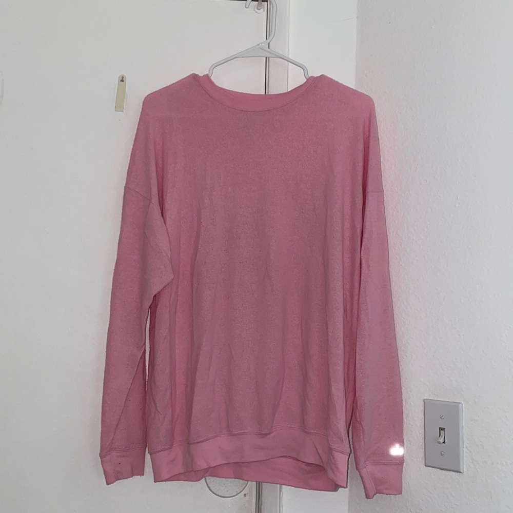 Alo Yoga Soho Pullover in Parisian Pink
